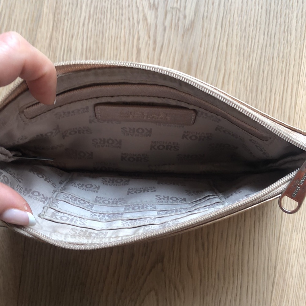 Michael Kors wristlet - Picture 7 of 8